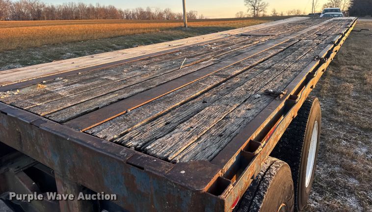 image for item DW6746 1973 Clark flatbed trailer