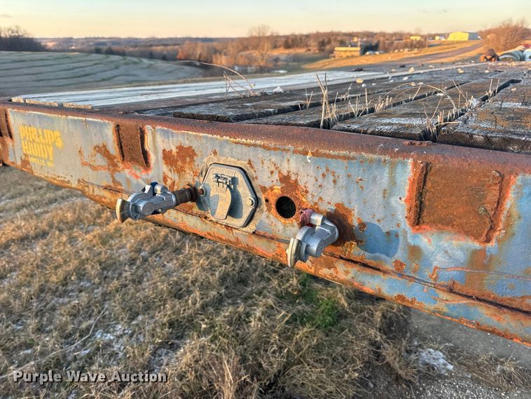 image for item DW6746 1973 Clark flatbed trailer