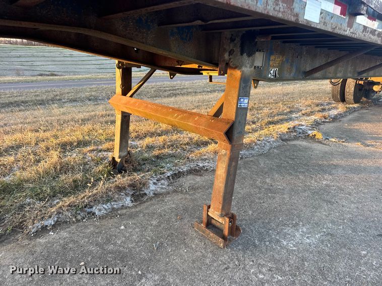 image for item DW6746 1973 Clark flatbed trailer