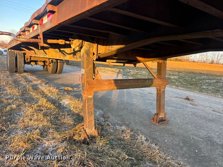 image for item DW6746 1973 Clark flatbed trailer