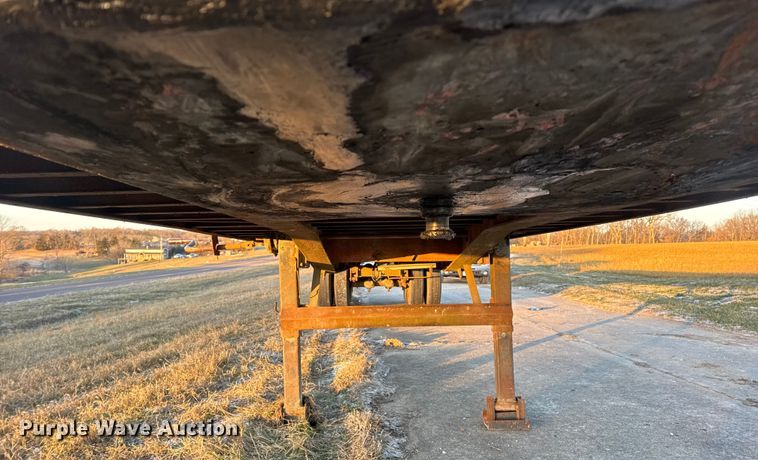 image for item DW6746 1973 Clark flatbed trailer