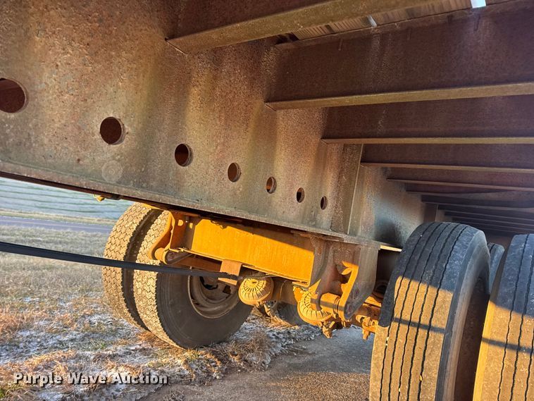 image for item DW6746 1973 Clark flatbed trailer