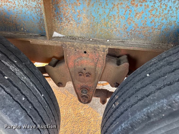 image for item DW6746 1973 Clark flatbed trailer