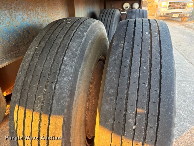 image for item DW6746 1973 Clark flatbed trailer