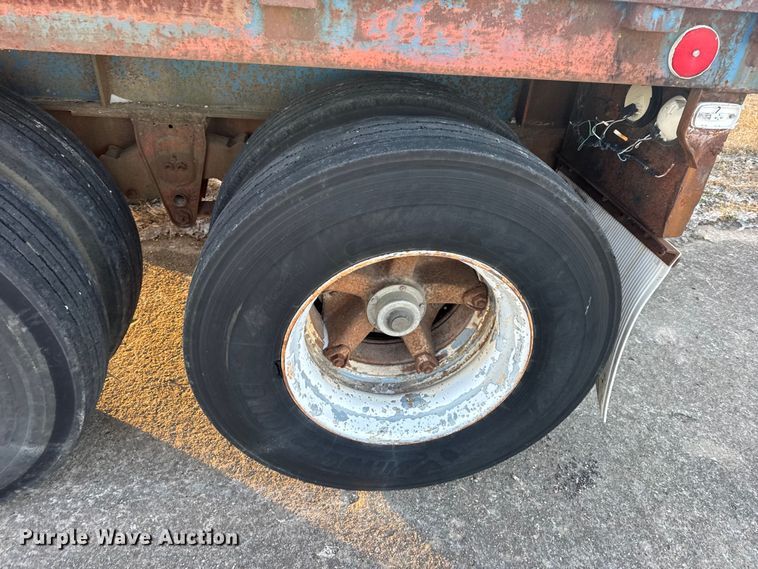 image for item DW6746 1973 Clark flatbed trailer