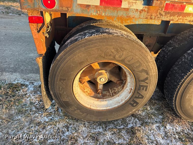 image for item DW6746 1973 Clark flatbed trailer