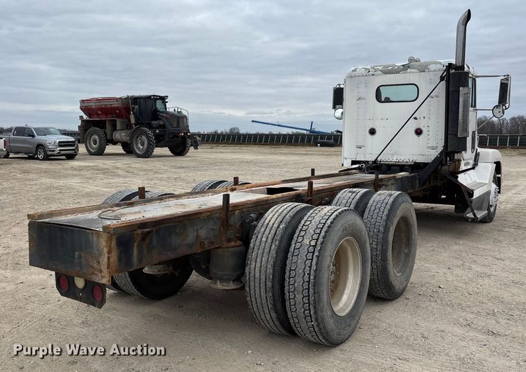 CAMIóN CHASIS 1996 FREIGHTLINER FLD120
