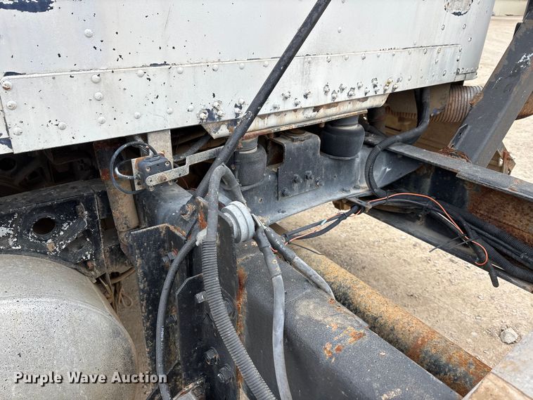 image for item DW7363 1996 Freightliner FLD120 truck cab and chassis