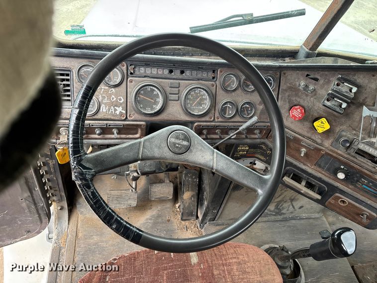 image for item DW7363 1996 Freightliner FLD120 truck cab and chassis