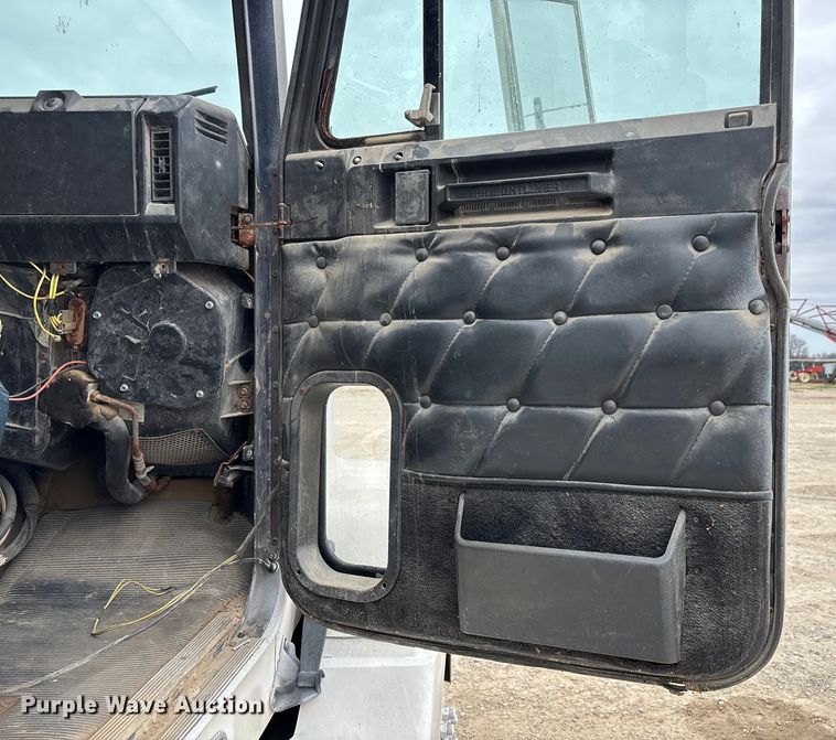 image for item DW7363 1996 Freightliner FLD120 truck cab and chassis