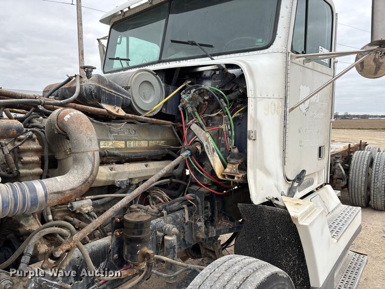 image for item DW7363 1996 Freightliner FLD120 truck cab and chassis