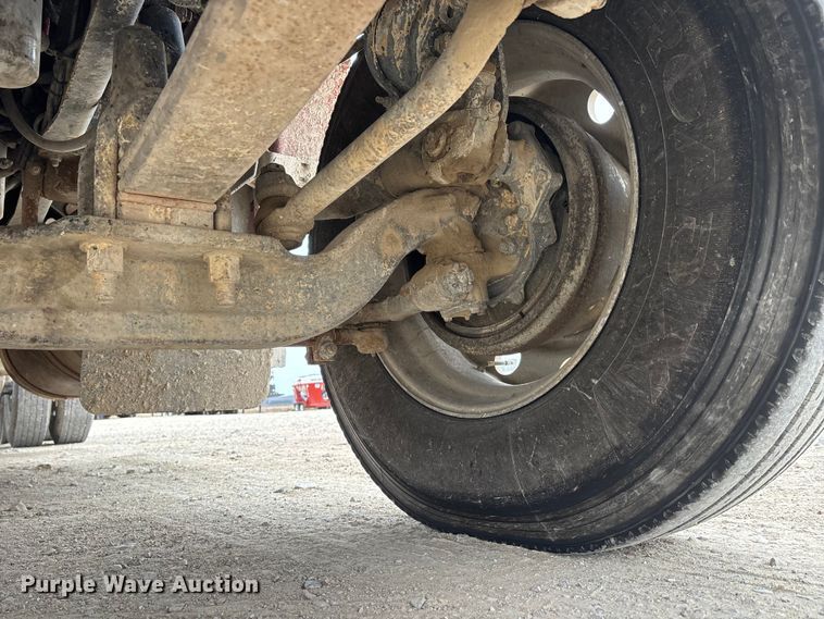 image for item DW7364 2001 Freightliner FLD120 semi truck