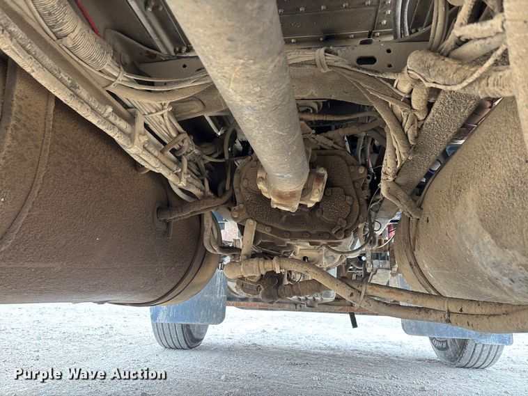 image for item DW7364 2001 Freightliner FLD120 semi truck