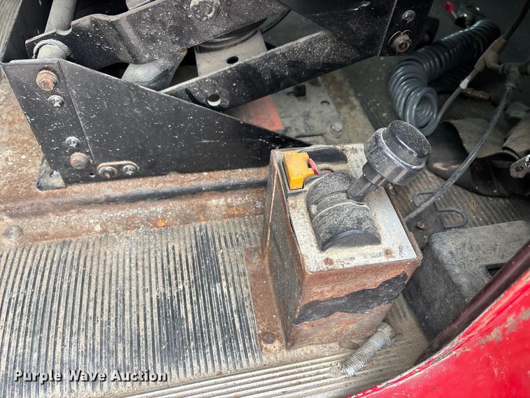 image for item DW7364 2001 Freightliner FLD120 semi truck