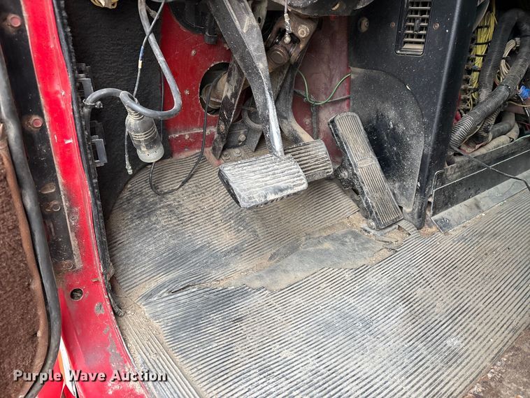 image for item DW7364 2001 Freightliner FLD120 semi truck