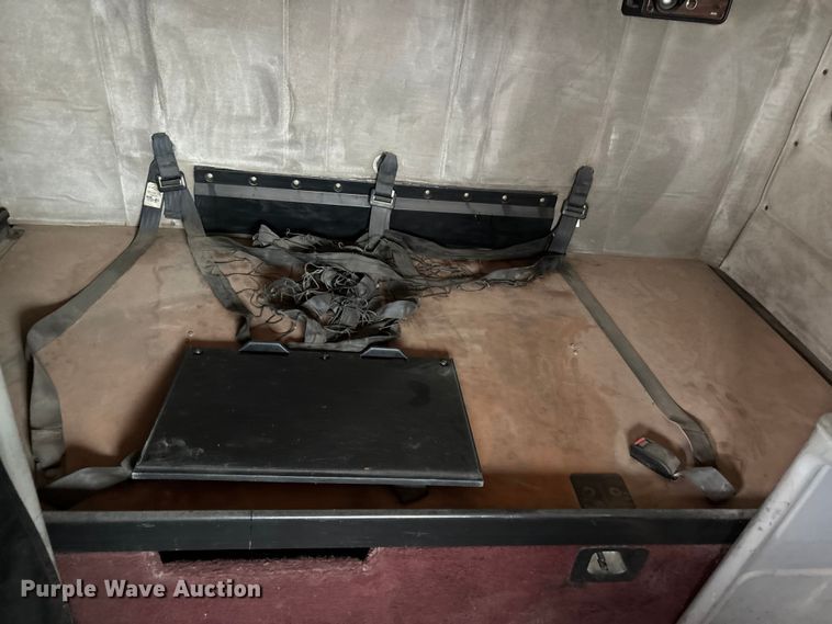 image for item DW7364 2001 Freightliner FLD120 semi truck