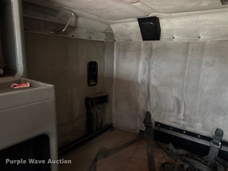 image for item DW7364 2001 Freightliner FLD120 semi truck