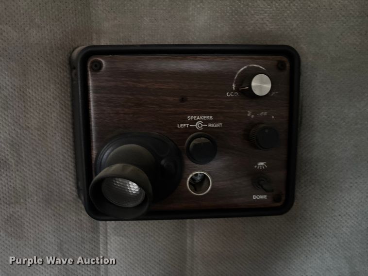 image for item DW7364 2001 Freightliner FLD120 semi truck