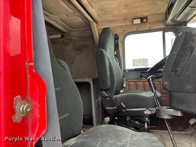 image for item DW7364 2001 Freightliner FLD120 semi truck