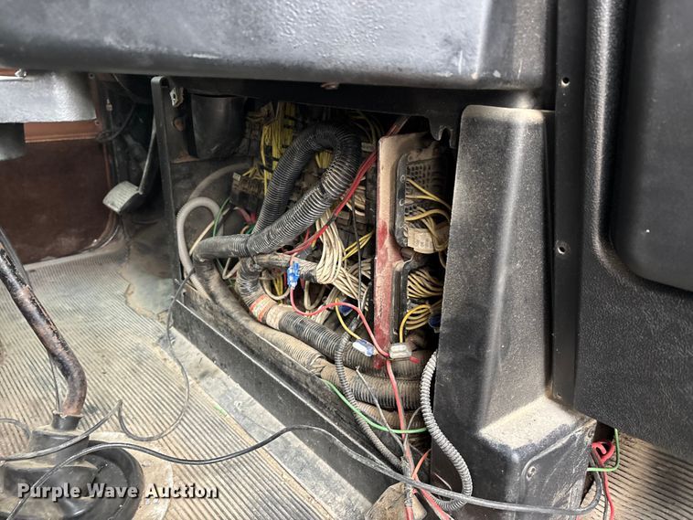 image for item DW7364 2001 Freightliner FLD120 semi truck