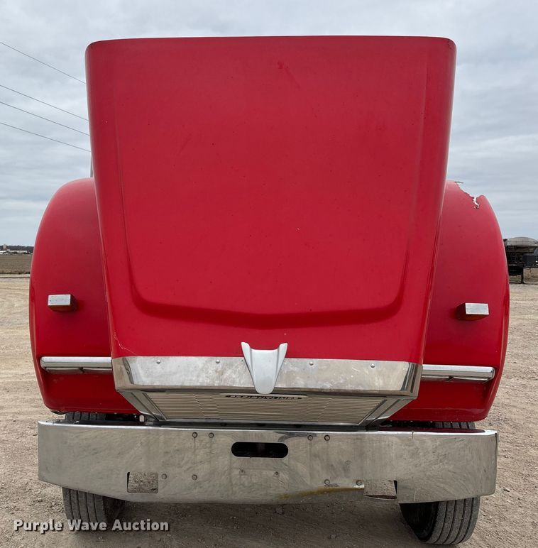 image for item DW7364 2001 Freightliner FLD120 semi truck