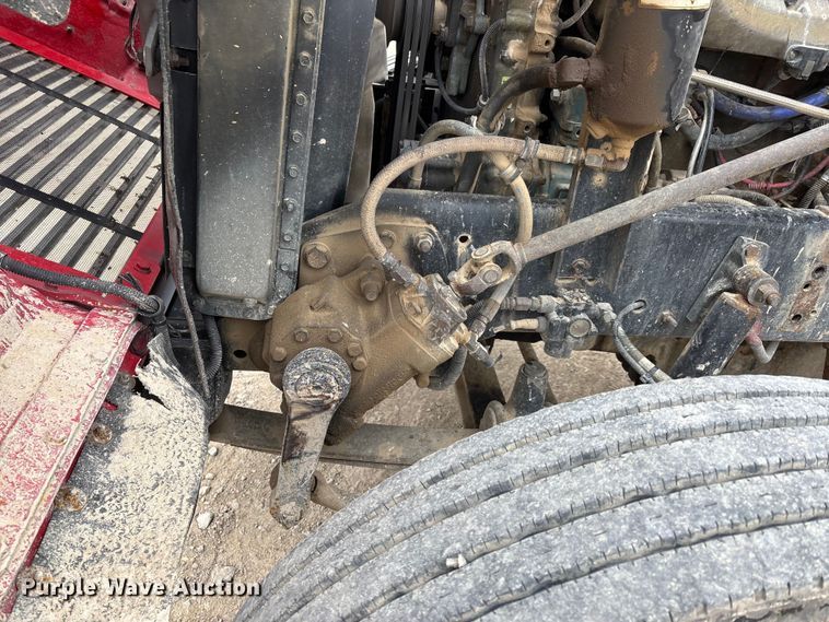 image for item DW7364 2001 Freightliner FLD120 semi truck