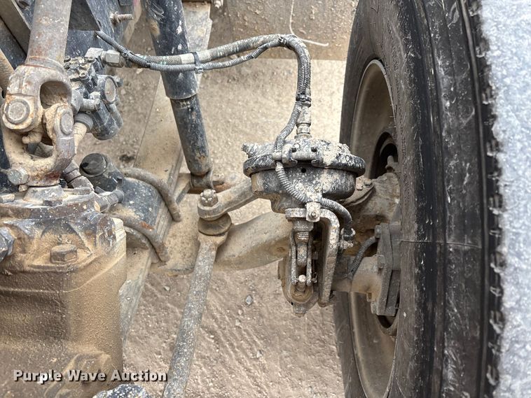 image for item DW7364 2001 Freightliner FLD120 semi truck