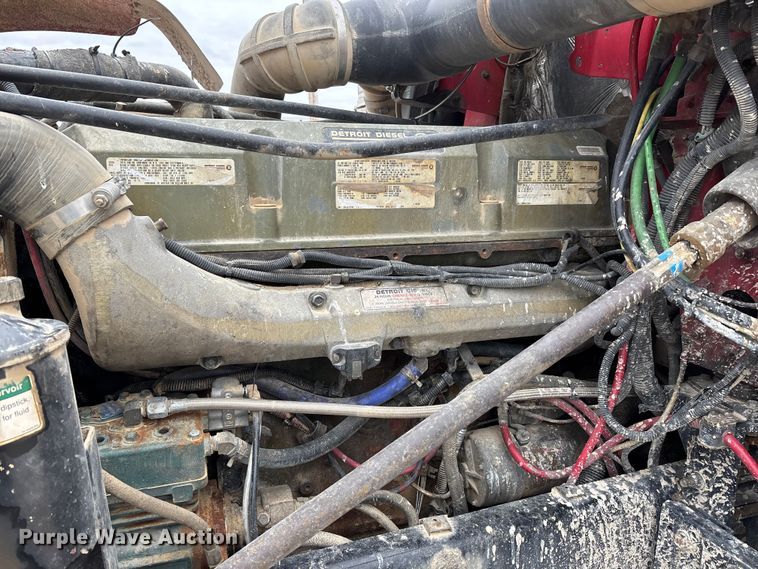 image for item DW7364 2001 Freightliner FLD120 semi truck