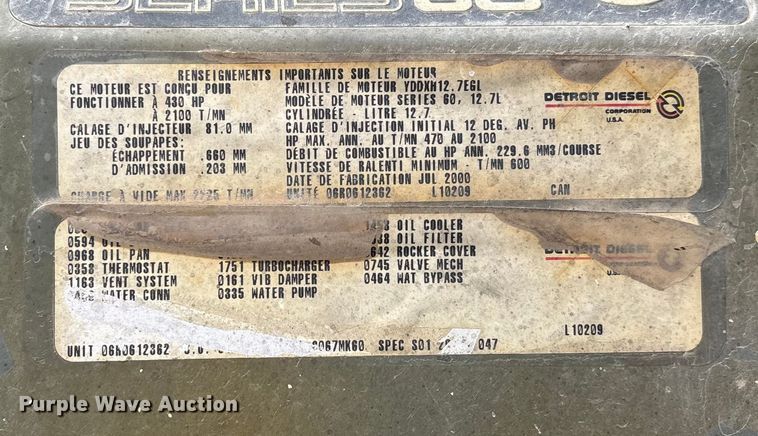 image for item DW7364 2001 Freightliner FLD120 semi truck