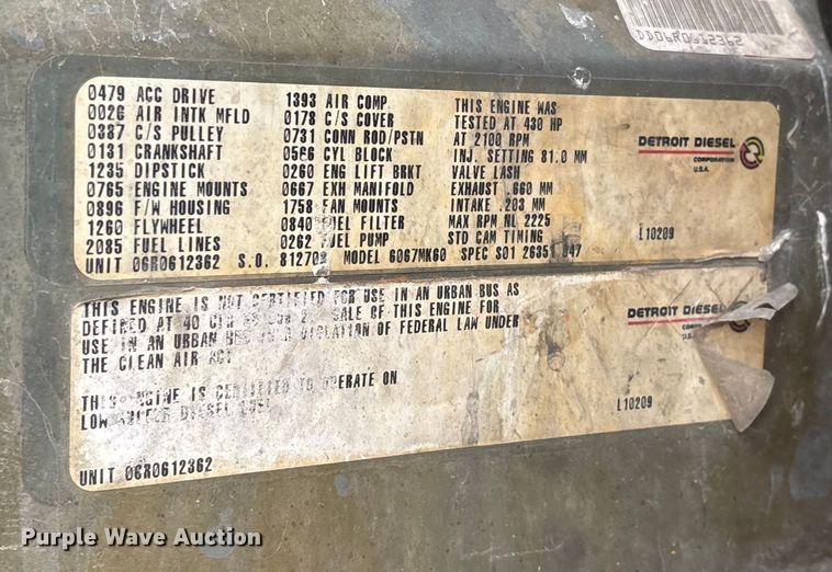 image for item DW7364 2001 Freightliner FLD120 semi truck