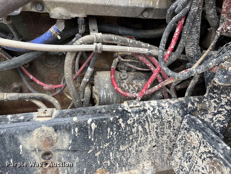 image for item DW7364 2001 Freightliner FLD120 semi truck