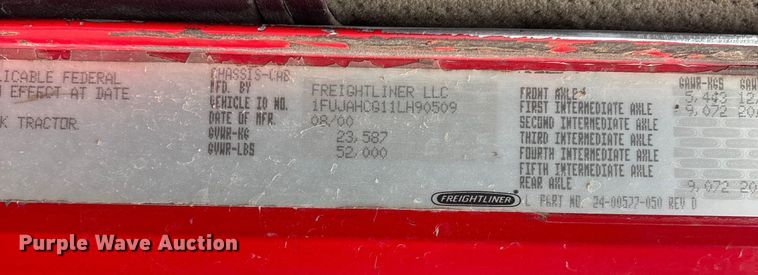 image for item DW7364 2001 Freightliner FLD120 semi truck