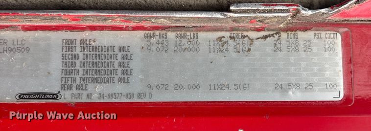 image for item DW7364 2001 Freightliner FLD120 semi truck