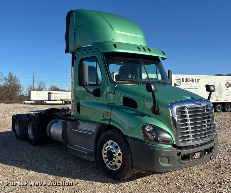 image for item DW7369 2019 Freightliner Cascadia 113 semi truck