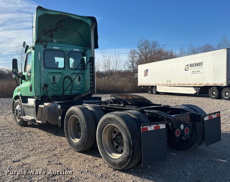 image for item DW7369 2019 Freightliner Cascadia 113 semi truck