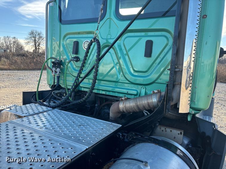 image for item DW7369 2019 Freightliner Cascadia 113 semi truck