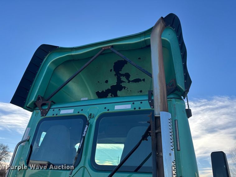 image for item DW7369 2019 Freightliner Cascadia 113 semi truck