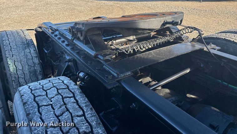 image for item DW7369 2019 Freightliner Cascadia 113 semi truck