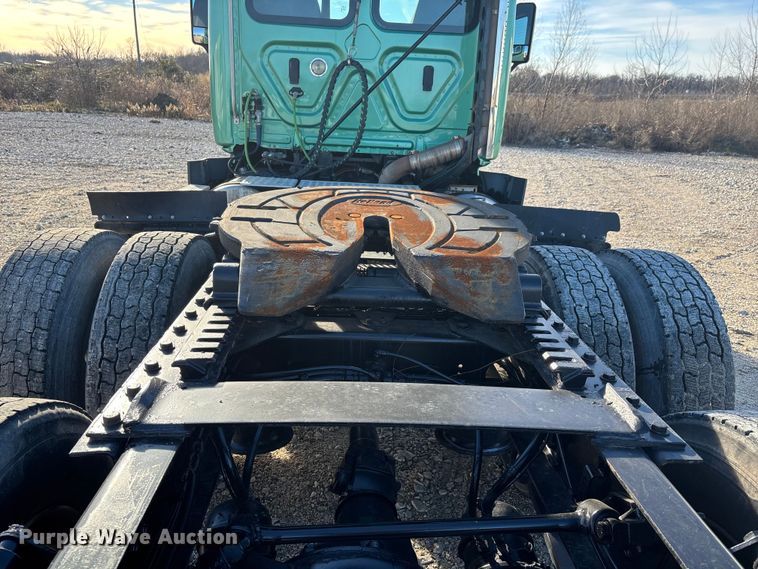 image for item DW7369 2019 Freightliner Cascadia 113 semi truck