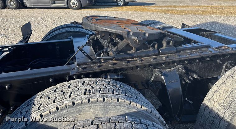 image for item DW7369 2019 Freightliner Cascadia 113 semi truck