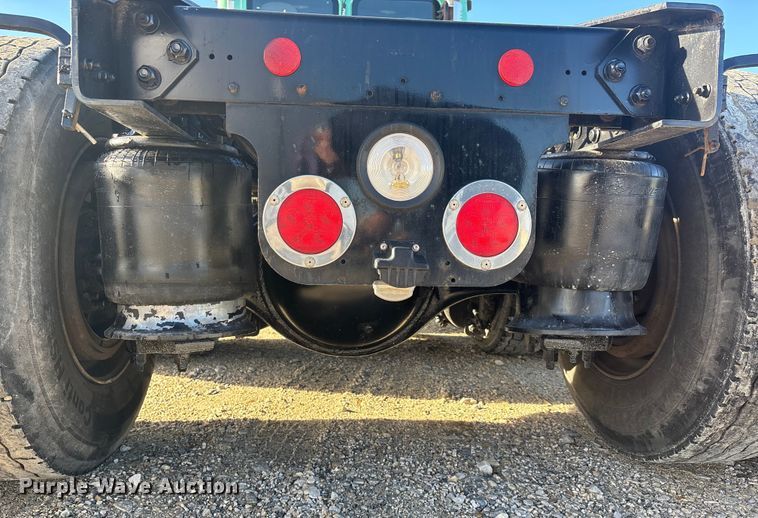 image for item DW7369 2019 Freightliner Cascadia 113 semi truck