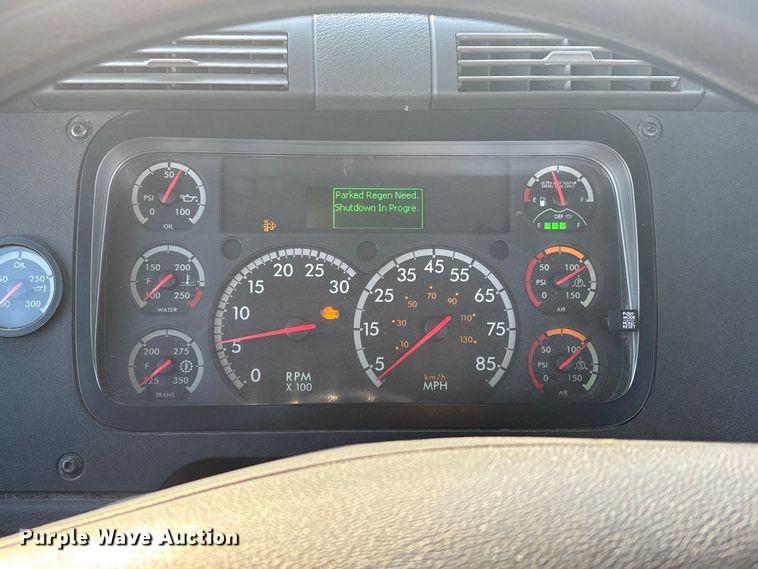 image for item DW7369 2019 Freightliner Cascadia 113 semi truck