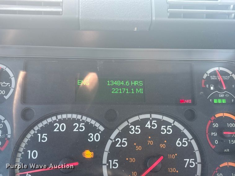 image for item DW7369 2019 Freightliner Cascadia 113 semi truck