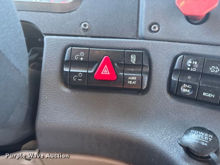 image for item DW7369 2019 Freightliner Cascadia 113 semi truck