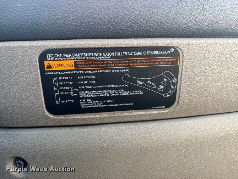 image for item DW7369 2019 Freightliner Cascadia 113 semi truck