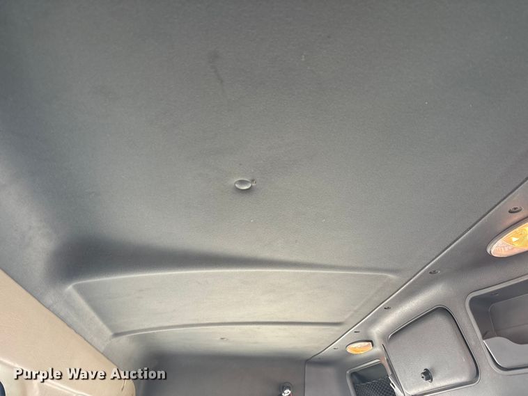 image for item DW7369 2019 Freightliner Cascadia 113 semi truck