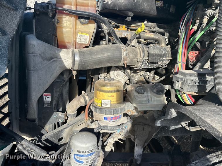 image for item DW7369 2019 Freightliner Cascadia 113 semi truck