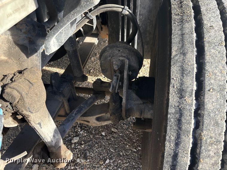 image for item DW7369 2019 Freightliner Cascadia 113 semi truck