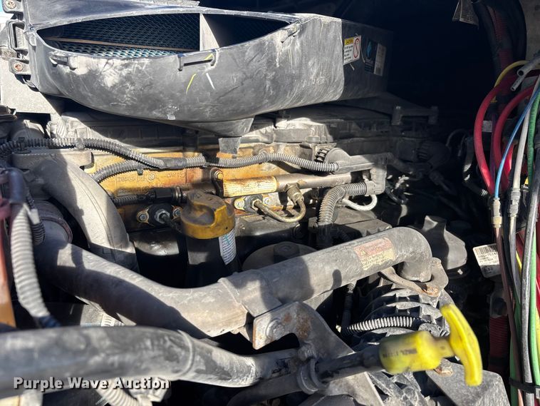 image for item DW7369 2019 Freightliner Cascadia 113 semi truck