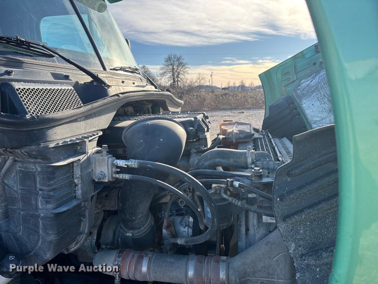 image for item DW7369 2019 Freightliner Cascadia 113 semi truck